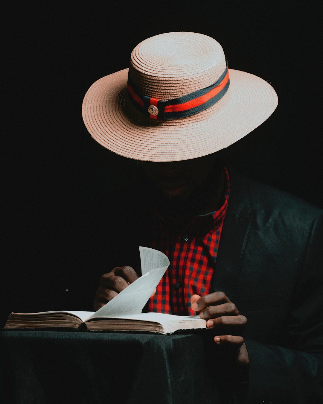detective reading book